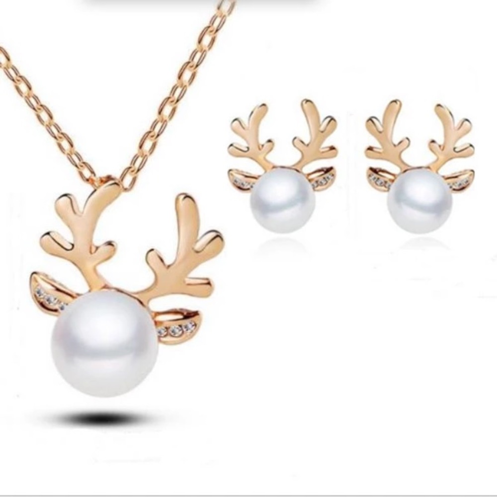 Gold Reindeer Pearl Necklace